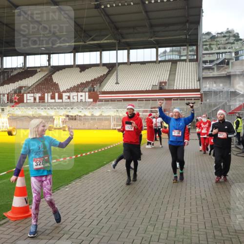 07.12.2025 - St. Pauli X-Mass-Run No. 15 Fabian Wolf http://msf.ph/oto/9423810 07.12.2025 12:03:17 Ziel 267, 2610, 2747, 2822, 2834, 2843, 3122, 3125, 3130, 3134, 3281, 3282, 3937, 3941, 3943, 4024, 4243, 4244, 4732, 4741, 4747, 4750, 4751 meine-sportfotos.de