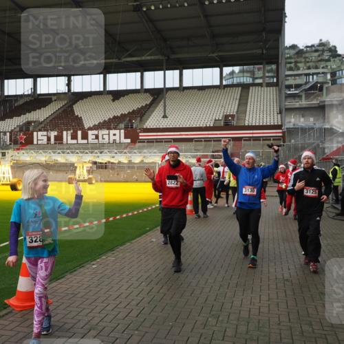 07.12.2025 - St. Pauli X-Mass-Run No. 15 Fabian Wolf http://msf.ph/oto/9423812 07.12.2025 12:03:17 Ziel 267, 2610, 2747, 2822, 2834, 2843, 3122, 3125, 3130, 3134, 3281, 3282, 3937, 3941, 3943, 4024, 4243, 4244, 4732, 4741, 4747, 4750, 4751 meine-sportfotos.de