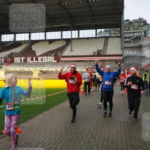 07.12.2025 - St. Pauli X-Mass-Run No. 15 Fabian Wolf http://msf.ph/oto/9423813 07.12.2025 12:03:18 Ziel 267, 2610, 2747, 2822, 2834, 2843, 3122, 3125, 3130, 3134, 3281, 3282, 3937, 3941, 3943, 4024, 4243, 4244, 4732, 4741, 4747, 4750, 4751 meine-sportfotos.de