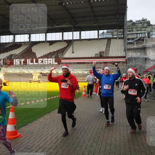 07.12.2025 - St. Pauli X-Mass-Run No. 15 Fabian Wolf http://msf.ph/oto/9423814 07.12.2025 12:03:18 Ziel 267, 2610, 2747, 2822, 2834, 2843, 3122, 3125, 3130, 3134, 3281, 3282, 3937, 3941, 3943, 4024, 4243, 4244, 4732, 4741, 4747, 4750, 4751 meine-sportfotos.de