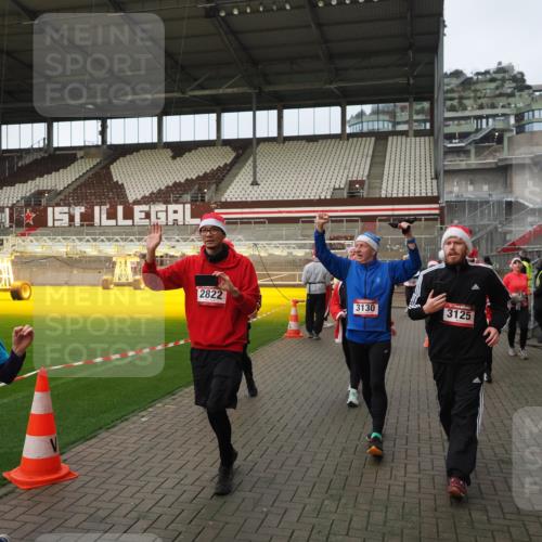 07.12.2025 - St. Pauli X-Mass-Run No. 15 Fabian Wolf http://msf.ph/oto/9423815 07.12.2025 12:03:18 Ziel 267, 2610, 2747, 2822, 2834, 2843, 3122, 3125, 3130, 3134, 3281, 3282, 3937, 3941, 3943, 4024, 4243, 4244, 4732, 4741, 4747, 4750, 4751 meine-sportfotos.de