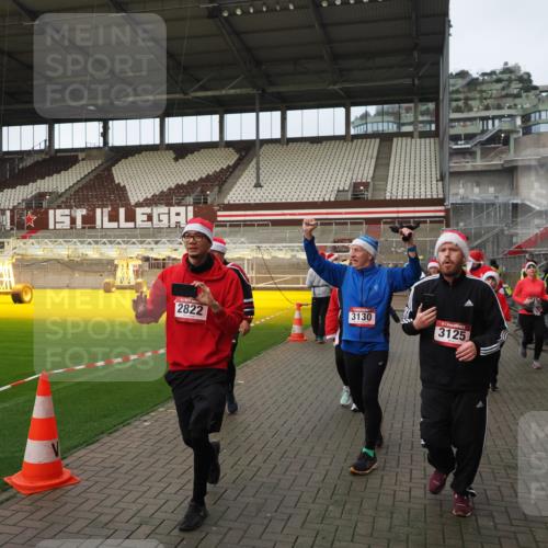 07.12.2025 - St. Pauli X-Mass-Run No. 15 Fabian Wolf http://msf.ph/oto/9423816 07.12.2025 12:03:18 Ziel 267, 2610, 2747, 2822, 2834, 2843, 3122, 3125, 3130, 3134, 3281, 3282, 3937, 3941, 3943, 4024, 4243, 4244, 4732, 4741, 4747, 4750, 4751 meine-sportfotos.de