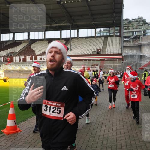 07.12.2025 - St. Pauli X-Mass-Run No. 15 Fabian Wolf http://msf.ph/oto/9423820 07.12.2025 12:03:20 Ziel 267, 2610, 2747, 2822, 2834, 2843, 3122, 3125, 3130, 3134, 3281, 3282, 3937, 3941, 3943, 4024, 4732, 4741, 4747, 4750, 4751, 5007 meine-sportfotos.de