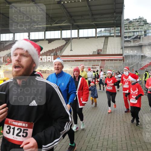 07.12.2025 - St. Pauli X-Mass-Run No. 15 Fabian Wolf http://msf.ph/oto/9423821 07.12.2025 12:03:20 Ziel 267, 2610, 2747, 2822, 2834, 2843, 3122, 3125, 3130, 3134, 3281, 3282, 3937, 3941, 3943, 4024, 4732, 4741, 4747, 4750, 4751, 5007 meine-sportfotos.de