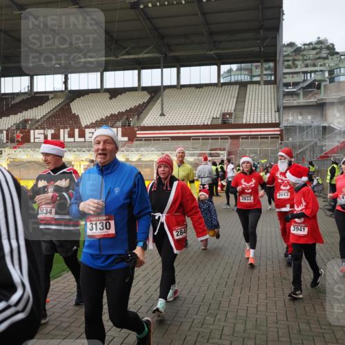 07.12.2025 - St. Pauli X-Mass-Run No. 15 Fabian Wolf http://msf.ph/oto/9423822 07.12.2025 12:03:20 Ziel 267, 2610, 2747, 2822, 2834, 2843, 3122, 3125, 3130, 3134, 3281, 3282, 3937, 3941, 3943, 4024, 4732, 4741, 4747, 4750, 4751, 5007 meine-sportfotos.de