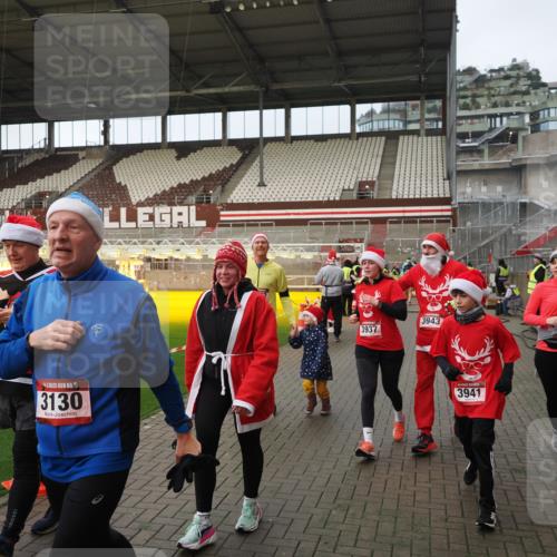 07.12.2025 - St. Pauli X-Mass-Run No. 15 Fabian Wolf http://msf.ph/oto/9423824 07.12.2025 12:03:20 Ziel 267, 2610, 2747, 2822, 2834, 2843, 3122, 3125, 3130, 3134, 3281, 3282, 3937, 3941, 3943, 4024, 4732, 4741, 4747, 4750, 4751, 5007 meine-sportfotos.de
