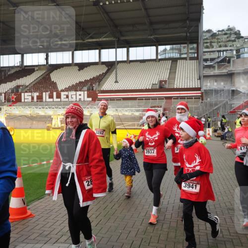 07.12.2025 - St. Pauli X-Mass-Run No. 15 Fabian Wolf http://msf.ph/oto/9423826 07.12.2025 12:03:21 Ziel 267, 2610, 2747, 2822, 2834, 2843, 3122, 3125, 3130, 3134, 3281, 3282, 3937, 3941, 3943, 4024, 4732, 4741, 4747, 4750, 4751, 5007 meine-sportfotos.de