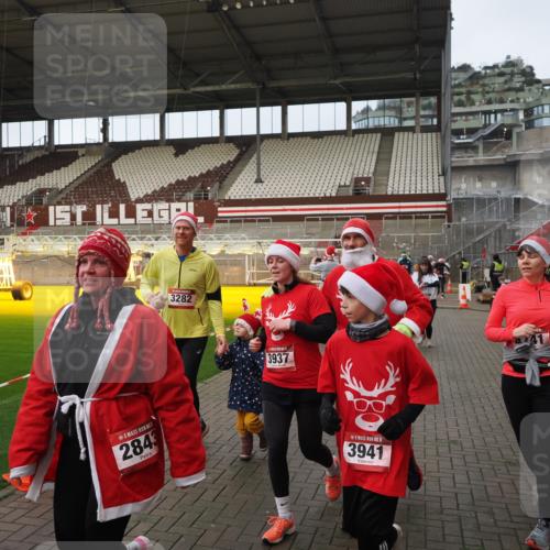 07.12.2025 - St. Pauli X-Mass-Run No. 15 Fabian Wolf http://msf.ph/oto/9423828 07.12.2025 12:03:21 Ziel 267, 2610, 2747, 2822, 2834, 2843, 3122, 3125, 3130, 3134, 3281, 3282, 3937, 3941, 3943, 4024, 4732, 4741, 4747, 4750, 4751, 5007 meine-sportfotos.de