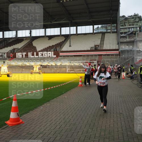 07.12.2025 - St. Pauli X-Mass-Run No. 15 Fabian Wolf http://msf.ph/oto/9423830 07.12.2025 12:03:25 Ziel 267, 2610, 2822, 2834, 2843, 3125, 3134, 3282, 3807, 3937, 3941, 3943, 4006, 4022, 4024, 4241, 4726, 4731, 4732, 4741, 4750, 5007 meine-sportfotos.de