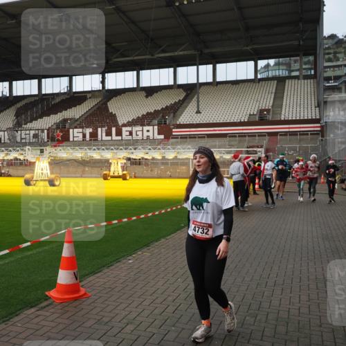 07.12.2025 - St. Pauli X-Mass-Run No. 15 Fabian Wolf http://msf.ph/oto/9423835 07.12.2025 12:03:26 Ziel 267, 2822, 2834, 2843, 3125, 3282, 3807, 3937, 3941, 3943, 4006, 4022, 4024, 4241, 4247, 4726, 4731, 4732, 4741, 4750, 5007 meine-sportfotos.de