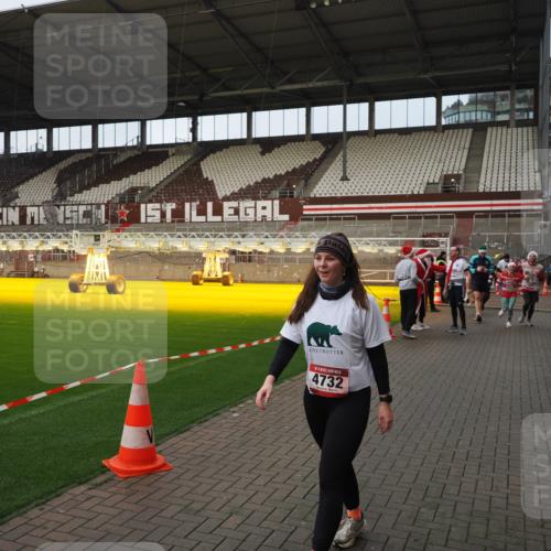 07.12.2025 - St. Pauli X-Mass-Run No. 15 Fabian Wolf http://msf.ph/oto/9423836 07.12.2025 12:03:27 Ziel 267, 2834, 3125, 3282, 3807, 3937, 3941, 3943, 4006, 4022, 4024, 4241, 4247, 4726, 4731, 4732, 4741, 5007 meine-sportfotos.de