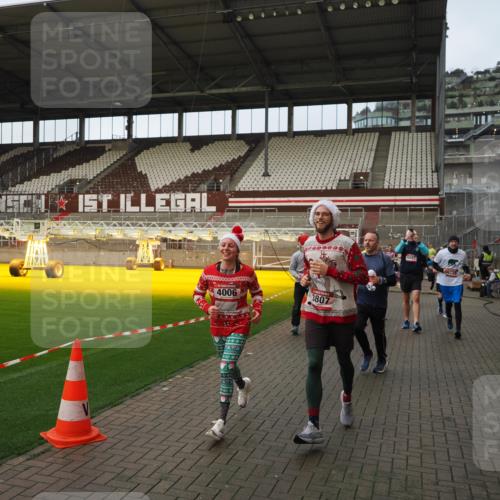07.12.2025 - St. Pauli X-Mass-Run No. 15 Fabian Wolf http://msf.ph/oto/9423846 07.12.2025 12:03:31 Ziel 255, 258, 3282, 3807, 3937, 3941, 3943, 4006, 4022, 4221, 4224, 4241, 4247, 4726, 4731, 4732, 4741, 4746, 5007 meine-sportfotos.de