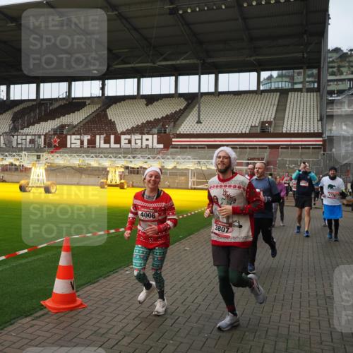 07.12.2025 - St. Pauli X-Mass-Run No. 15 Fabian Wolf http://msf.ph/oto/9423847 07.12.2025 12:03:31 Ziel 255, 258, 3282, 3807, 3937, 3941, 3943, 4006, 4022, 4221, 4224, 4241, 4247, 4726, 4731, 4732, 4741, 4746, 5007 meine-sportfotos.de