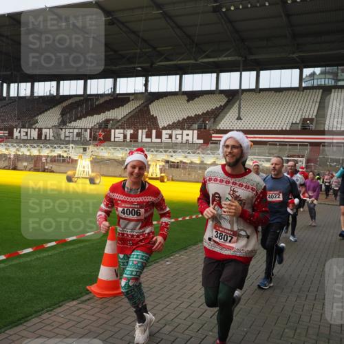 07.12.2025 - St. Pauli X-Mass-Run No. 15 Fabian Wolf http://msf.ph/oto/9423849 07.12.2025 12:03:31 Ziel 255, 258, 3282, 3807, 3937, 3941, 3943, 4006, 4022, 4221, 4224, 4241, 4247, 4726, 4731, 4732, 4741, 4746, 5007 meine-sportfotos.de
