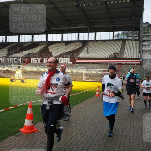 07.12.2025 - St. Pauli X-Mass-Run No. 15 Fabian Wolf http://msf.ph/oto/9423854 07.12.2025 12:03:33 Ziel 255, 258, 263, 3807, 4006, 4022, 4221, 4224, 4241, 4247, 4726, 4731, 4732, 4746, 5007 meine-sportfotos.de