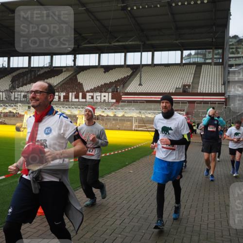 07.12.2025 - St. Pauli X-Mass-Run No. 15 Fabian Wolf http://msf.ph/oto/9423855 07.12.2025 12:03:34 Ziel 255, 258, 263, 3807, 4006, 4022, 4221, 4224, 4241, 4247, 4726, 4731, 4732, 4746, 5007 meine-sportfotos.de
