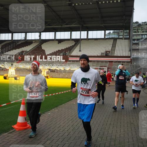 07.12.2025 - St. Pauli X-Mass-Run No. 15 Fabian Wolf http://msf.ph/oto/9423856 07.12.2025 12:03:34 Ziel 255, 258, 263, 3807, 4006, 4022, 4221, 4224, 4241, 4247, 4726, 4731, 4732, 4746, 5007 meine-sportfotos.de
