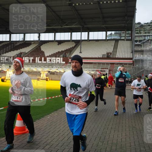 07.12.2025 - St. Pauli X-Mass-Run No. 15 Fabian Wolf http://msf.ph/oto/9423857 07.12.2025 12:03:34 Ziel 255, 258, 263, 3807, 4006, 4022, 4221, 4224, 4241, 4247, 4726, 4731, 4732, 4746, 5007 meine-sportfotos.de