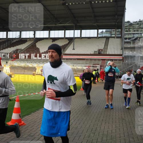 07.12.2025 - St. Pauli X-Mass-Run No. 15 Fabian Wolf http://msf.ph/oto/9423858 07.12.2025 12:03:34 Ziel 255, 258, 263, 3807, 4006, 4022, 4221, 4224, 4241, 4247, 4726, 4731, 4732, 4746, 5007 meine-sportfotos.de