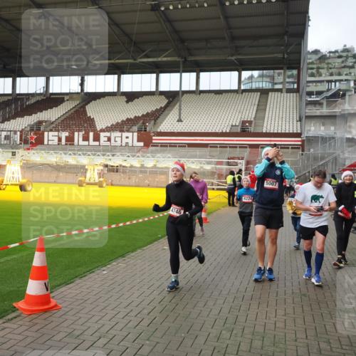 07.12.2025 - St. Pauli X-Mass-Run No. 15 Fabian Wolf http://msf.ph/oto/9423860 07.12.2025 12:03:35 Ziel 255, 258, 263, 723, 3807, 4006, 4022, 4221, 4224, 4241, 4247, 4726, 4731, 4732, 4746, 5007 meine-sportfotos.de
