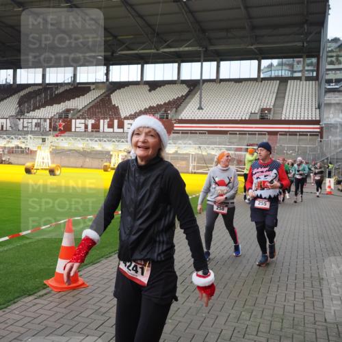 07.12.2025 - St. Pauli X-Mass-Run No. 15 Fabian Wolf http://msf.ph/oto/9423871 07.12.2025 12:03:40 Ziel 255, 258, 263, 723, 3081, 3082, 3316, 3317, 3807, 3994, 3996, 3997, 4006, 4022, 4221, 4224, 4241, 4247, 4726, 4731, 4742, 4746 meine-sportfotos.de