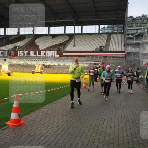 07.12.2025 - St. Pauli X-Mass-Run No. 15 Fabian Wolf http://msf.ph/oto/9423878 07.12.2025 12:03:43 Ziel 255, 258, 263, 723, 3081, 3082, 3316, 3317, 3807, 3994, 3996, 3997, 4006, 4011, 4021, 4022, 4221, 4224, 4247, 4726, 4731, 4742, 4746 meine-sportfotos.de