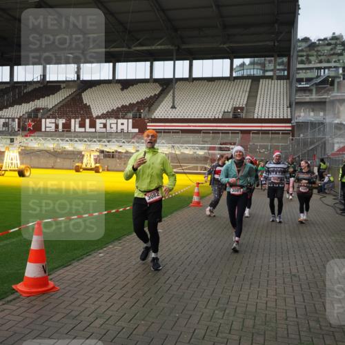 07.12.2025 - St. Pauli X-Mass-Run No. 15 Fabian Wolf http://msf.ph/oto/9423879 07.12.2025 12:03:44 Ziel 255, 258, 263, 723, 3081, 3082, 3316, 3317, 3994, 3996, 3997, 4011, 4021, 4022, 4221, 4224, 4247, 4726, 4731, 4742, 4746 meine-sportfotos.de