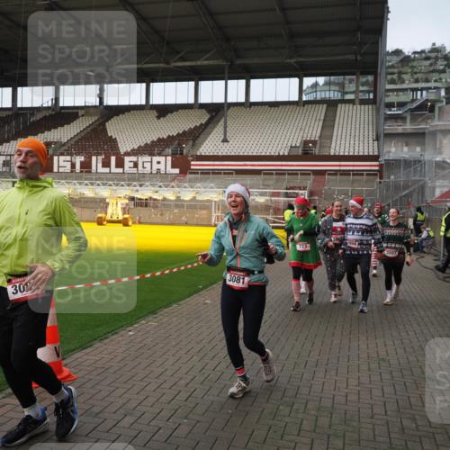 07.12.2025 - St. Pauli X-Mass-Run No. 15 Fabian Wolf http://msf.ph/oto/9423881 07.12.2025 12:03:45 Ziel 255, 258, 263, 723, 3081, 3082, 3316, 3317, 3994, 3996, 3997, 4011, 4021, 4221, 4224, 4247, 4726, 4731, 4742, 4746 meine-sportfotos.de