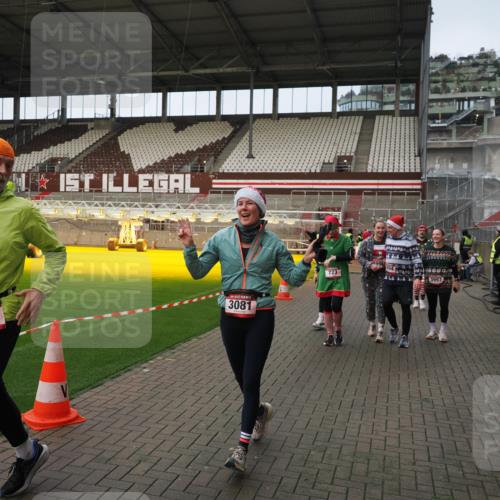 07.12.2025 - St. Pauli X-Mass-Run No. 15 Fabian Wolf http://msf.ph/oto/9423882 07.12.2025 12:03:45 Ziel 255, 258, 263, 723, 3081, 3082, 3316, 3317, 3994, 3996, 3997, 4011, 4021, 4221, 4224, 4247, 4726, 4731, 4742, 4746 meine-sportfotos.de