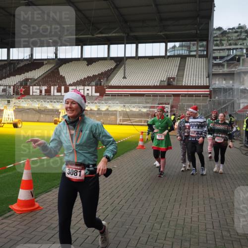 07.12.2025 - St. Pauli X-Mass-Run No. 15 Fabian Wolf http://msf.ph/oto/9423883 07.12.2025 12:03:46 Ziel 255, 258, 263, 723, 3081, 3082, 3316, 3317, 3994, 3996, 3997, 4011, 4021, 4221, 4224, 4247, 4742, 4746 meine-sportfotos.de