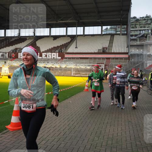 07.12.2025 - St. Pauli X-Mass-Run No. 15 Fabian Wolf http://msf.ph/oto/9423884 07.12.2025 12:03:46 Ziel 255, 258, 263, 723, 3081, 3082, 3316, 3317, 3994, 3996, 3997, 4011, 4021, 4221, 4224, 4247, 4742, 4746 meine-sportfotos.de