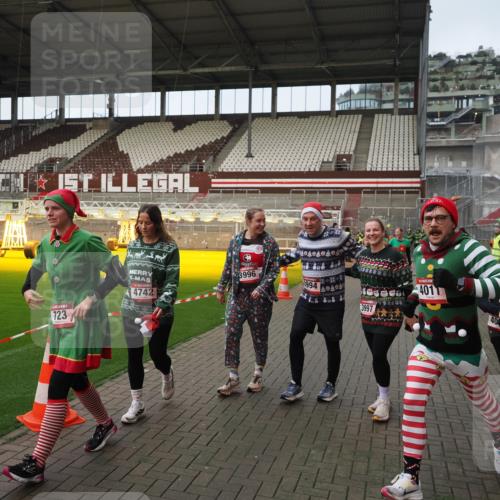 07.12.2025 - St. Pauli X-Mass-Run No. 15 Fabian Wolf http://msf.ph/oto/9423895 07.12.2025 12:03:48 Ziel 255, 258, 263, 723, 3081, 3082, 3316, 3317, 3994, 3996, 3997, 4011, 4021, 4221, 4224, 4742, 4746 meine-sportfotos.de