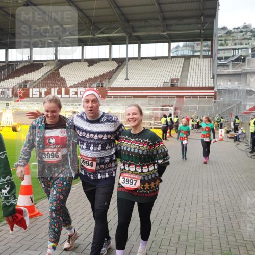 07.12.2025 - St. Pauli X-Mass-Run No. 15 Fabian Wolf http://msf.ph/oto/9423903 07.12.2025 12:03:50 Ziel 255, 258, 263, 723, 3081, 3082, 3316, 3317, 3994, 3996, 3997, 4011, 4021, 4221, 4224, 4742 meine-sportfotos.de