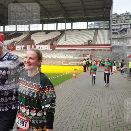 07.12.2025 - St. Pauli X-Mass-Run No. 15 Fabian Wolf http://msf.ph/oto/9423907 07.12.2025 12:03:51 Ziel 255, 258, 263, 723, 3081, 3082, 3316, 3317, 3994, 3996, 3997, 4011, 4021, 4221, 4742 meine-sportfotos.de