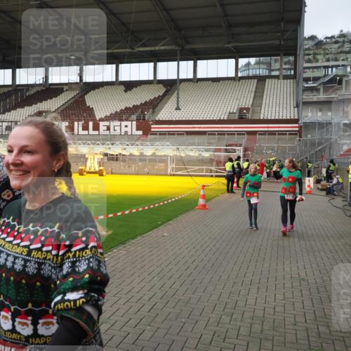 07.12.2025 - St. Pauli X-Mass-Run No. 15 Fabian Wolf http://msf.ph/oto/9423908 07.12.2025 12:03:51 Ziel 255, 258, 263, 723, 3081, 3082, 3316, 3317, 3994, 3996, 3997, 4011, 4021, 4221, 4742 meine-sportfotos.de