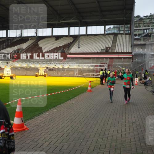 07.12.2025 - St. Pauli X-Mass-Run No. 15 Fabian Wolf http://msf.ph/oto/9423909 07.12.2025 12:03:51 Ziel 255, 258, 263, 723, 3081, 3082, 3316, 3317, 3994, 3996, 3997, 4011, 4021, 4221, 4742 meine-sportfotos.de