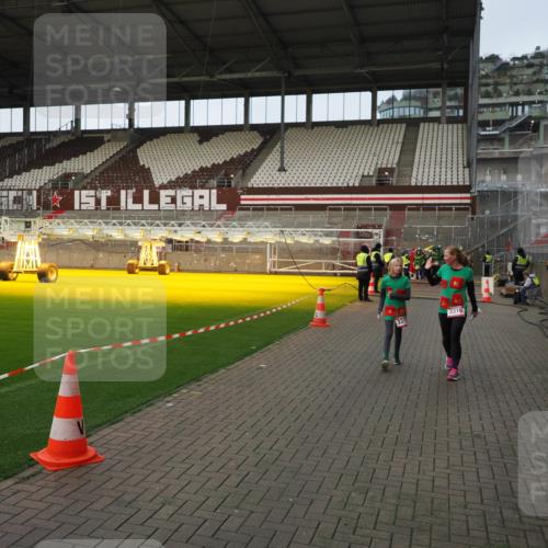 07.12.2025 - St. Pauli X-Mass-Run No. 15 Fabian Wolf http://msf.ph/oto/9423911 07.12.2025 12:03:52 Ziel 263, 723, 3081, 3082, 3316, 3317, 3994, 3996, 3997, 4011, 4021, 4742 meine-sportfotos.de