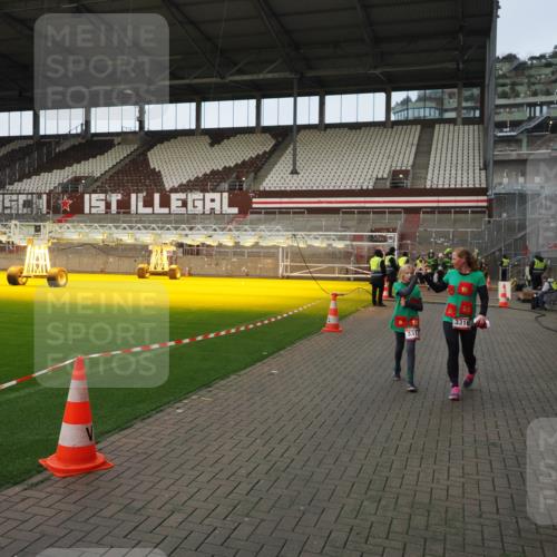 07.12.2025 - St. Pauli X-Mass-Run No. 15 Fabian Wolf http://msf.ph/oto/9423914 07.12.2025 12:03:52 Ziel 263, 723, 3081, 3082, 3316, 3317, 3994, 3996, 3997, 4011, 4021, 4742 meine-sportfotos.de