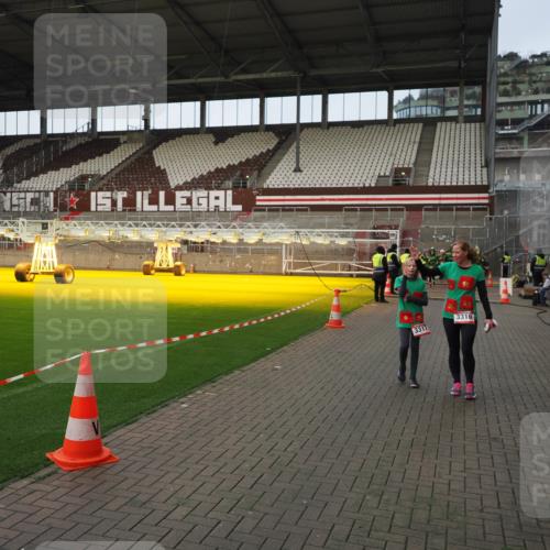 07.12.2025 - St. Pauli X-Mass-Run No. 15 Fabian Wolf http://msf.ph/oto/9423915 07.12.2025 12:03:52 Ziel 263, 723, 3081, 3082, 3316, 3317, 3994, 3996, 3997, 4011, 4021, 4742 meine-sportfotos.de