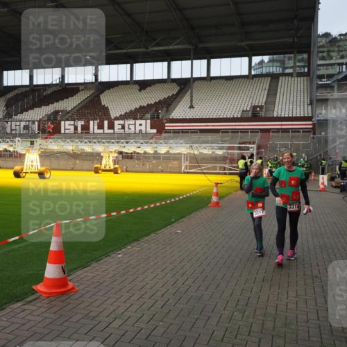 07.12.2025 - St. Pauli X-Mass-Run No. 15 Fabian Wolf http://msf.ph/oto/9423918 07.12.2025 12:03:53 Ziel 723, 3081, 3082, 3316, 3317, 3994, 3996, 3997, 4011, 4021, 4049, 4131, 4742 meine-sportfotos.de