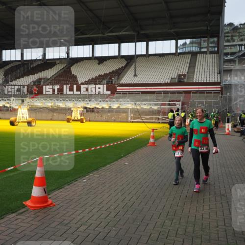 07.12.2025 - St. Pauli X-Mass-Run No. 15 Fabian Wolf http://msf.ph/oto/9423919 07.12.2025 12:03:53 Ziel 723, 3081, 3082, 3316, 3317, 3994, 3996, 3997, 4011, 4021, 4049, 4131, 4742 meine-sportfotos.de