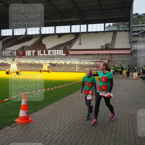 07.12.2025 - St. Pauli X-Mass-Run No. 15 Fabian Wolf http://msf.ph/oto/9423921 07.12.2025 12:03:54 Ziel 723, 3081, 3082, 3316, 3317, 3994, 3996, 3997, 4011, 4021, 4047, 4049, 4131, 4365, 4367, 4742 meine-sportfotos.de