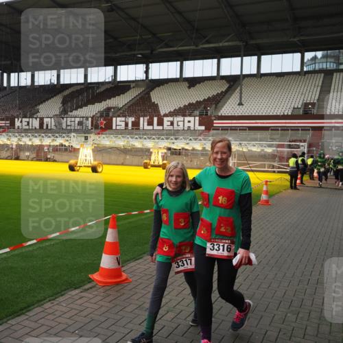 07.12.2025 - St. Pauli X-Mass-Run No. 15 Fabian Wolf http://msf.ph/oto/9423927 07.12.2025 12:03:55 Ziel 723, 1236, 1357, 3081, 3082, 3316, 3317, 3753, 3851, 3994, 3996, 3997, 4011, 4021, 4047, 4049, 4131, 4365, 4367, 4742 meine-sportfotos.de