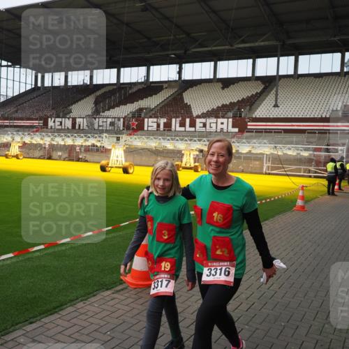 07.12.2025 - St. Pauli X-Mass-Run No. 15 Fabian Wolf http://msf.ph/oto/9423929 07.12.2025 12:03:56 Ziel 1236, 1357, 3081, 3082, 3316, 3317, 3753, 3851, 3994, 3996, 3997, 4011, 4021, 4047, 4049, 4131, 4365, 4367, 4742 meine-sportfotos.de