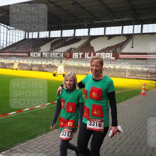07.12.2025 - St. Pauli X-Mass-Run No. 15 Fabian Wolf http://msf.ph/oto/9423930 07.12.2025 12:03:56 Ziel 1236, 1357, 3081, 3082, 3316, 3317, 3753, 3851, 3994, 3996, 3997, 4011, 4021, 4047, 4049, 4131, 4365, 4367, 4742 meine-sportfotos.de