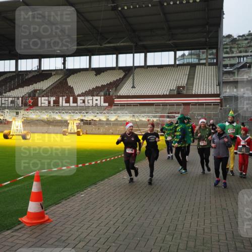 07.12.2025 - St. Pauli X-Mass-Run No. 15 Fabian Wolf http://msf.ph/oto/9423934 07.12.2025 12:04:03 Ziel 778, 795, 923, 1236, 1357, 3753, 3851, 4047, 4049, 4131, 4365, 4367 meine-sportfotos.de