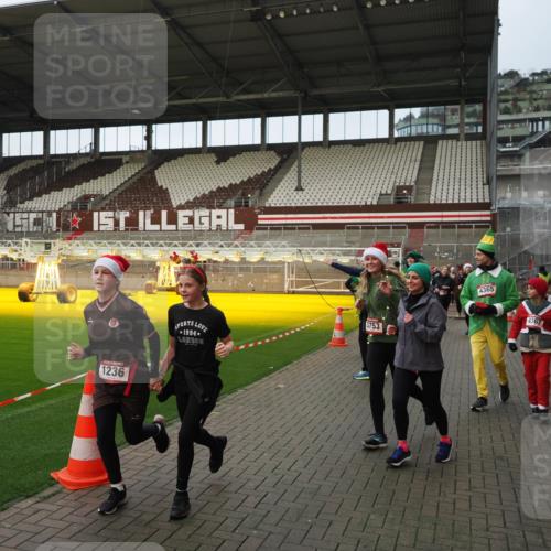 07.12.2025 - St. Pauli X-Mass-Run No. 15 Fabian Wolf http://msf.ph/oto/9423941 07.12.2025 12:04:04 Ziel 778, 795, 923, 1236, 1357, 3121, 3753, 3851, 4047, 4049, 4131, 4365, 4367 meine-sportfotos.de