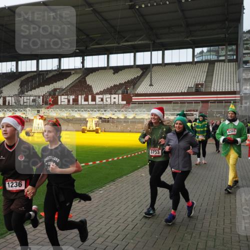 07.12.2025 - St. Pauli X-Mass-Run No. 15 Fabian Wolf http://msf.ph/oto/9423943 07.12.2025 12:04:05 Ziel 778, 795, 923, 1236, 1357, 2091, 3121, 3753, 3851, 3983, 3985, 4047, 4049, 4131, 4365, 4367 meine-sportfotos.de