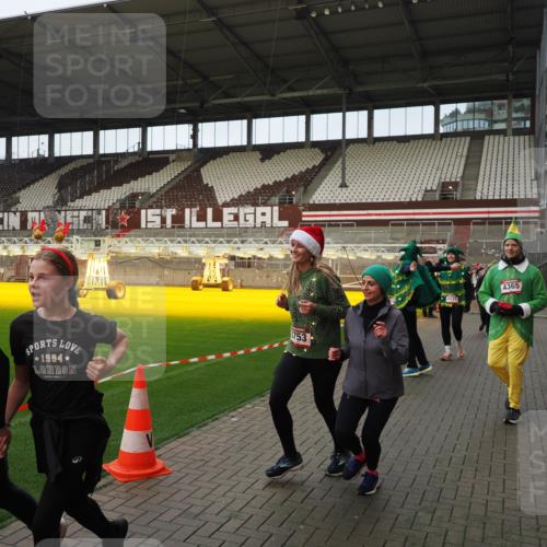 07.12.2025 - St. Pauli X-Mass-Run No. 15 Fabian Wolf http://msf.ph/oto/9423944 07.12.2025 12:04:05 Ziel 778, 795, 923, 1236, 1357, 2091, 3121, 3753, 3851, 3983, 3985, 4047, 4049, 4131, 4365, 4367 meine-sportfotos.de