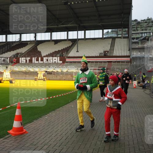 07.12.2025 - St. Pauli X-Mass-Run No. 15 Fabian Wolf http://msf.ph/oto/9423947 07.12.2025 12:04:07 Ziel 778, 795, 923, 1228, 1231, 1236, 1357, 2091, 2398, 3121, 3705, 3753, 3851, 3983, 3985, 4047, 4049, 4131, 4305, 4365, 4367 meine-sportfotos.de